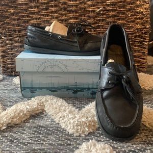 Men’s black Sperrys